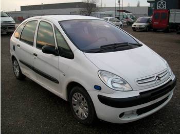 Citroen MPV, fabr.CITROEN, type PICASSO, 2.0 HDI, eerste inschrijving 01-01-2006, km-stand 136.700, chassisnr VF7CHRHYB25736940, AIRCO, alle documenten aanwezig - Voiture
