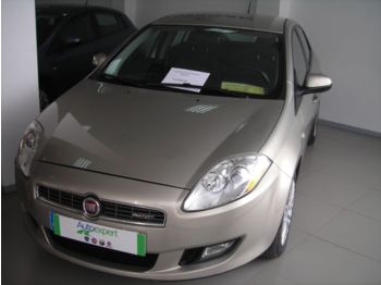 FIAT BRAVO 1.9 DYNAMIC 120 CV. COLOR MARFIL SPIRITUAL. - Voiture