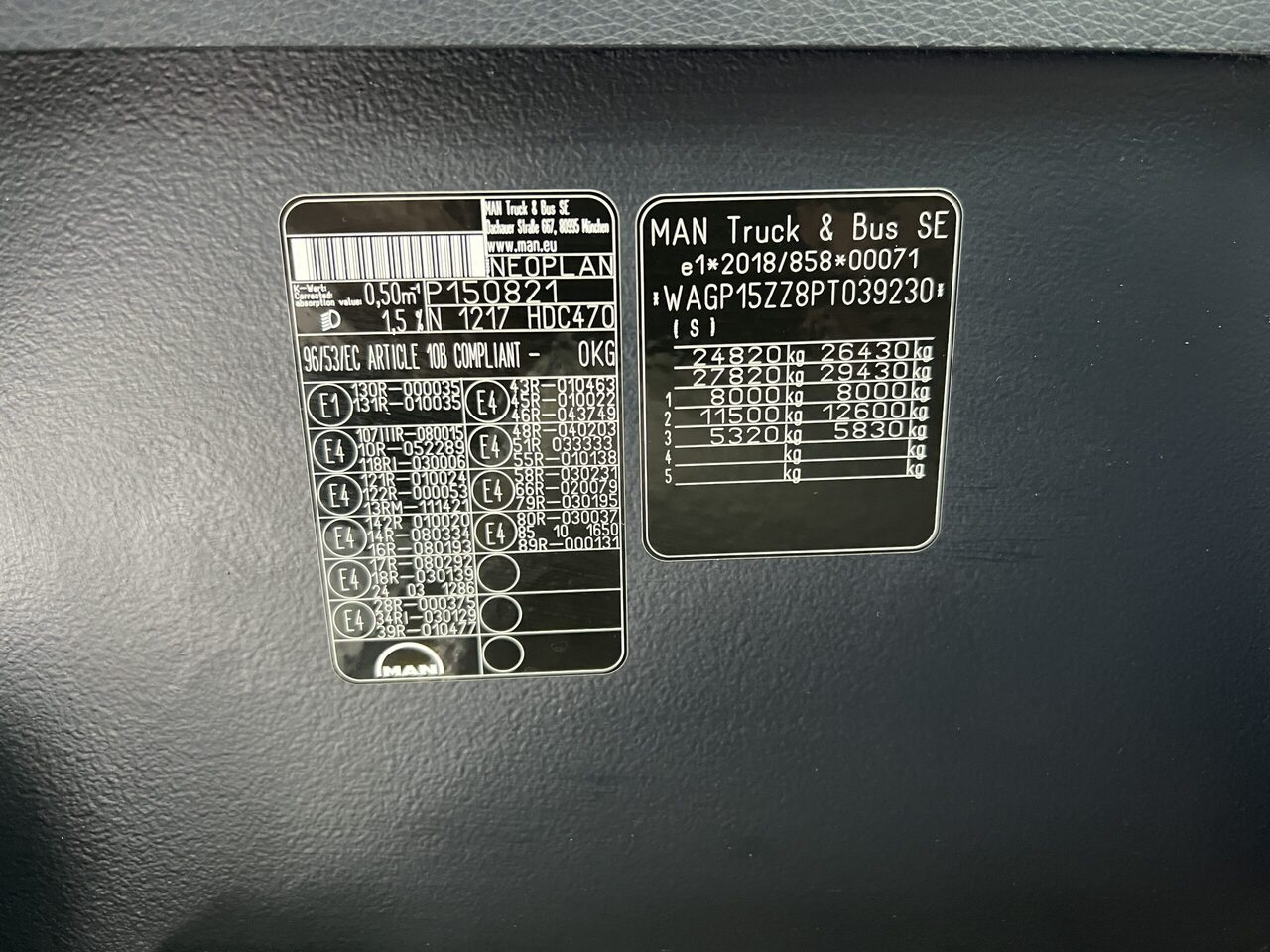 Autocar Neoplan Cityliner P15 Euro 6E V.I.P Exclusive Class (svart / brons färgad skinnklädsel): photos 46