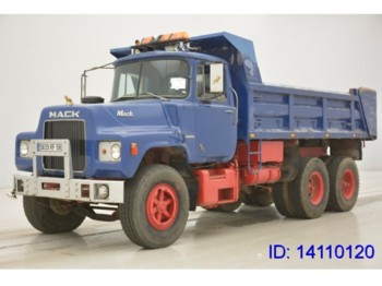 MACK DM609 - 6x4 - Camion benne