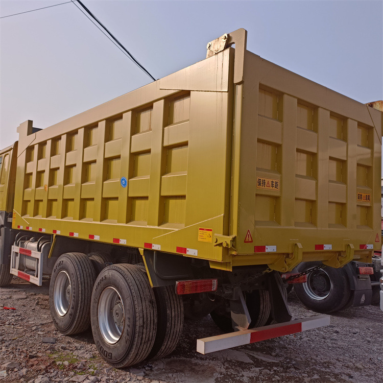 Camion benne HOWO HOWO 6x4-375 Tipper-Yellow: photos 6