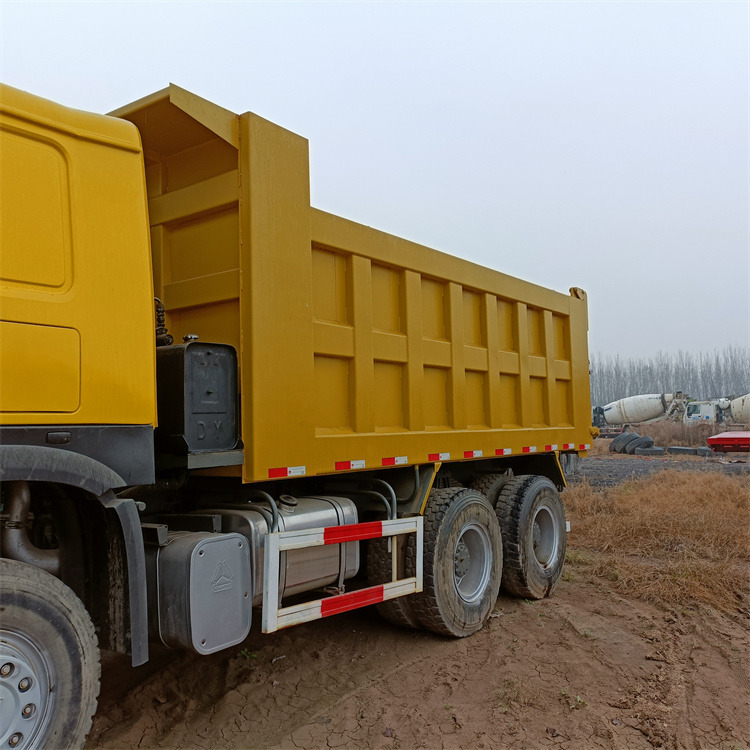 Camion benne HOWO HOWO 6x4-375 Tipper-Yellow: photos 14