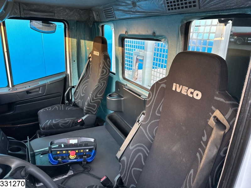 Camion plateau, Camion grue Iveco Trakker 410 6x4, EURO 6, Fassi, Remote: photos 15