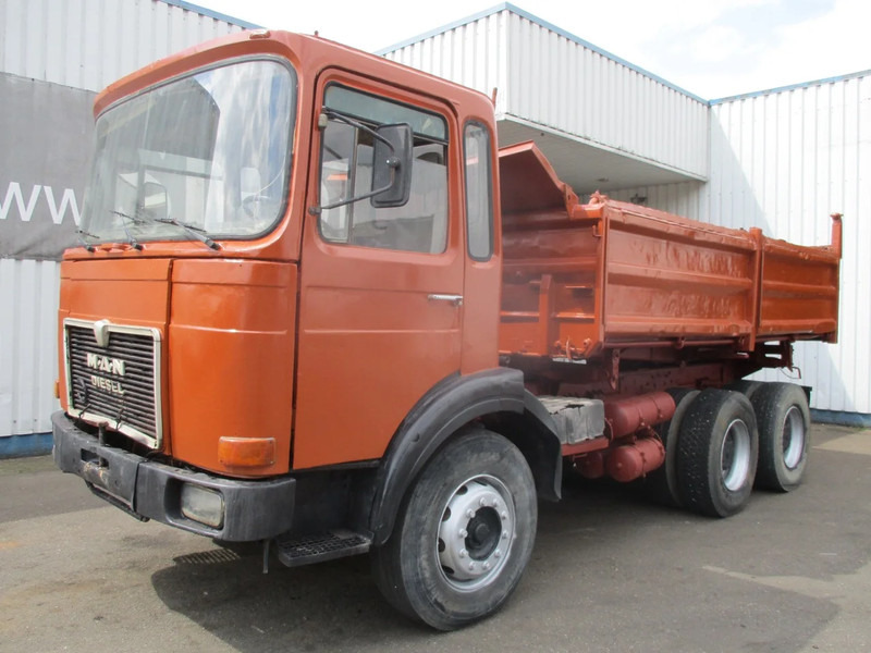 Camion benne MAN 26.321 6x4 , 3 way tipper , ZF Manual , Spring suspension: photos 8