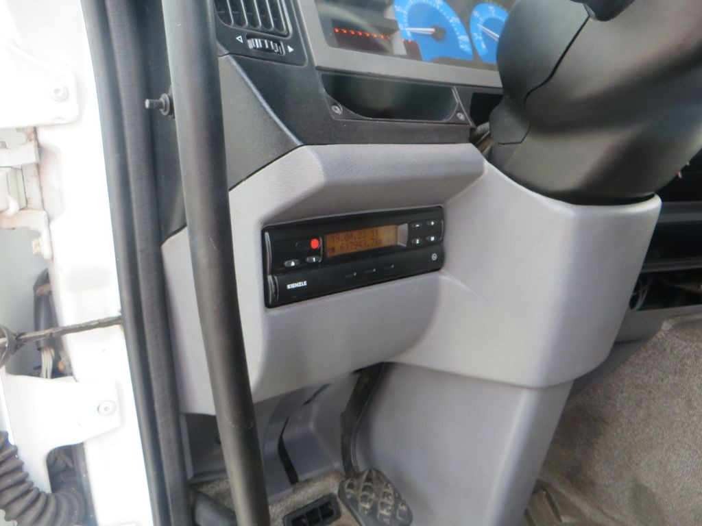 Camion à rideaux coulissants Renault Premium 270 4x2 TILT+TAIL LIFT: photos 19