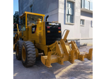 Niveleuse CATERPILLAR 140H