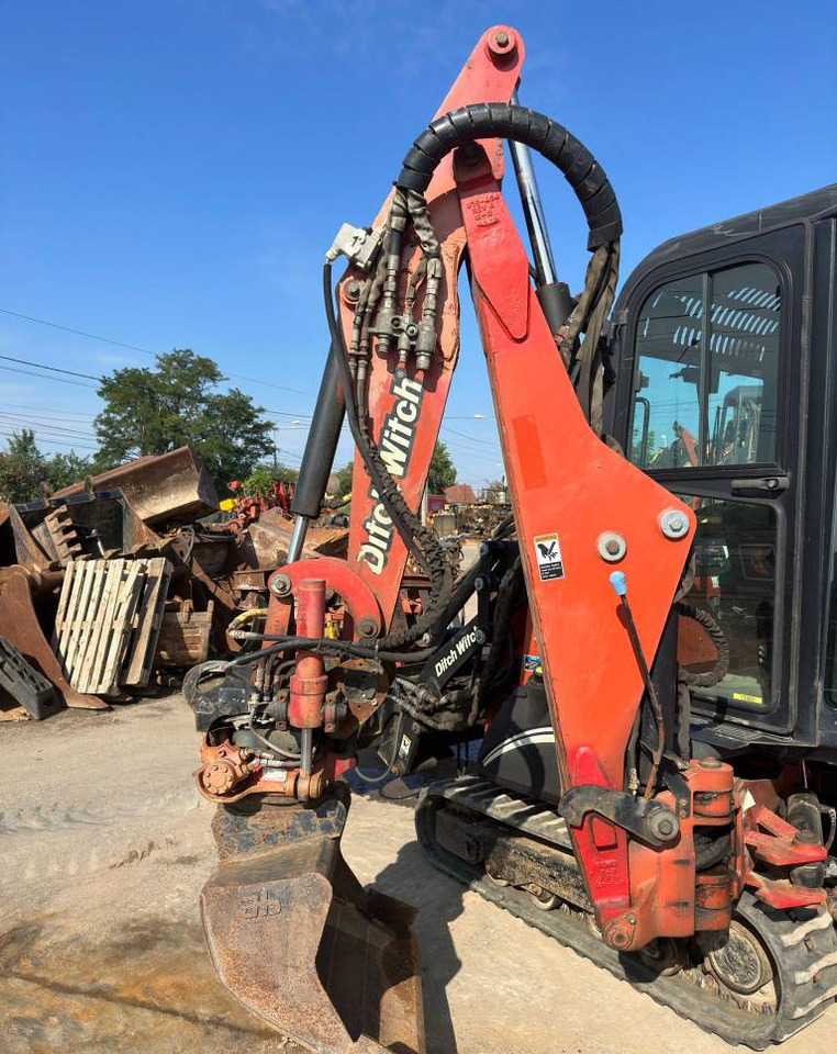 Tractopelle Ditch Witch XT 1600: photos 10