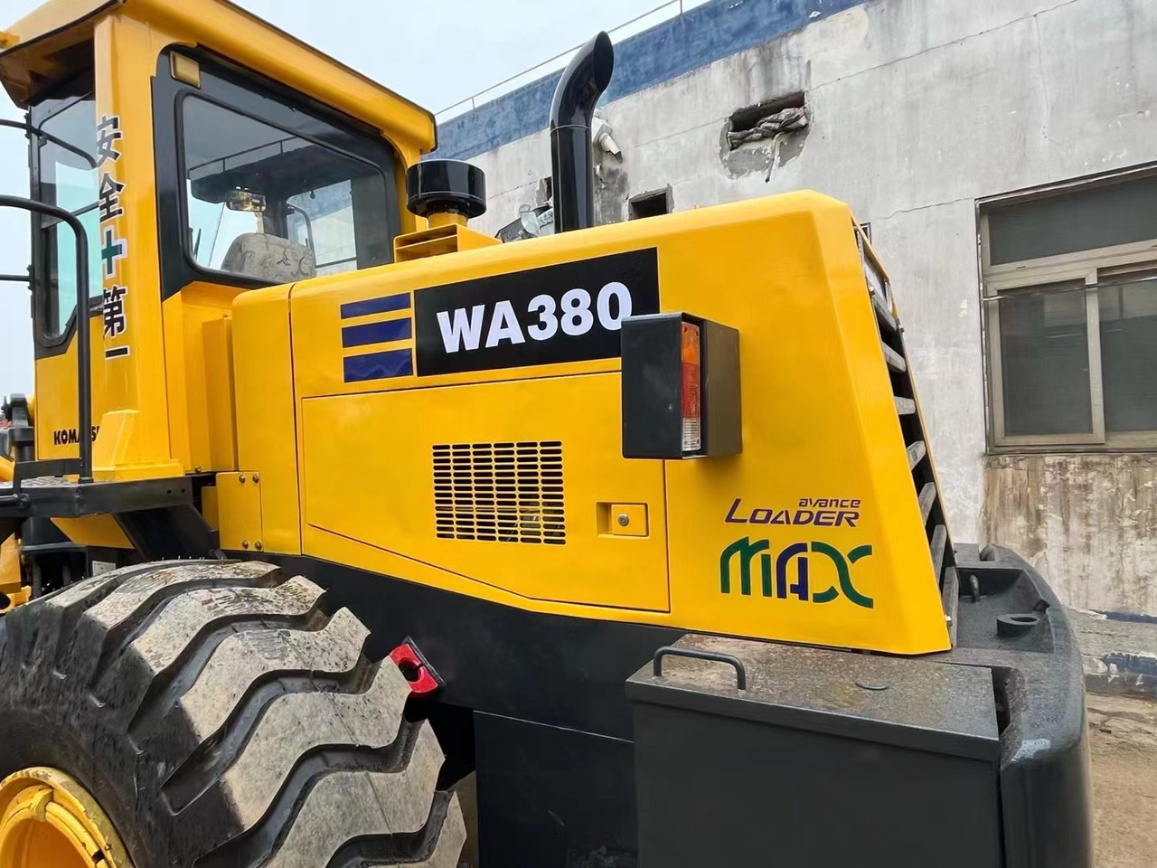 Chargeuse sur pneus KOMATSU WA380 small Used Loader  for sale with cheap price: photos 10