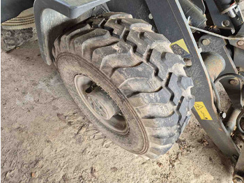 Chargeuse sur pneus TEREX COMPACT TL80: photos 5