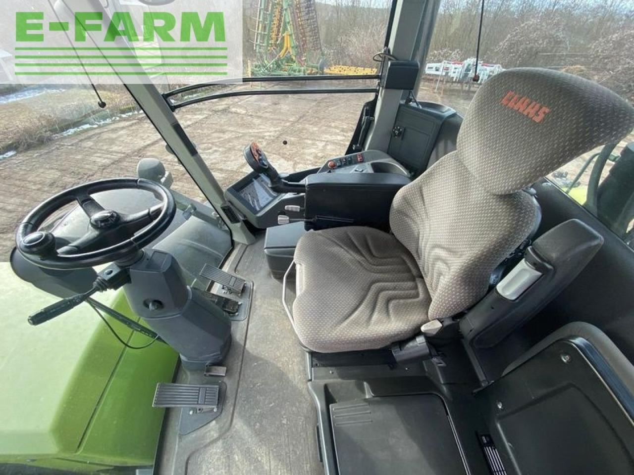 Tracteur agricole CLAAS xerion 3800 vc: photos 32