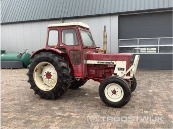 International 654 - Tracteur agricole