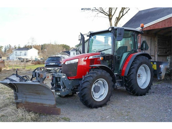 Massey Ferguson MF 4707 with sand spreader and folding plough - Tracteur agricole