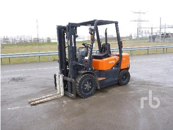 Doosan D30G - Chariot élévateur