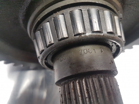 Transmission pour Tracteur agricole Ford Tw And 30 Series Output Shaft With Gear D8nn7146aa , D6nn7061a: photos 5
