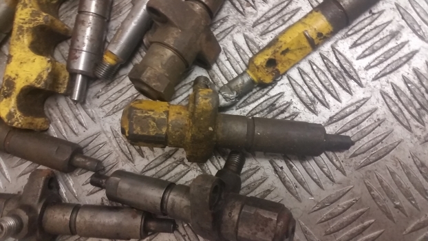 Injecteur pour Tractopelle Jcb, Ford, New Holland Backhoe Loader, Digger Engine Injectors.: photos 5