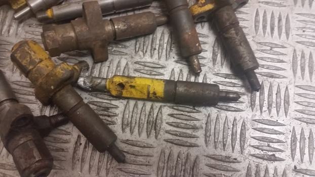 Injecteur pour Tractopelle Jcb, Ford, New Holland Backhoe Loader, Digger Engine Injectors.: photos 4
