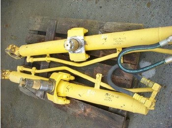 Komatsu (84) D 65 hydraulic jack / Hubzylinder - Vérin hydraulique