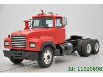Mack RD 690 S - 6x4 - Tracteur routier