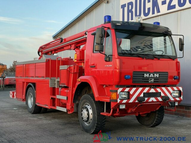 Camion de pompier MAN 18.280 4x4 Feuerwehr 25m Höhe Rettungskorb: photos 8