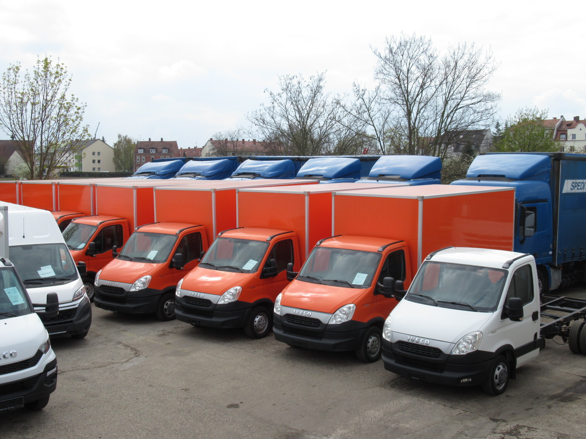 AutoStratis - Véhicules utilitaires - boîte de vitesse: manuelle undefined: photos 2