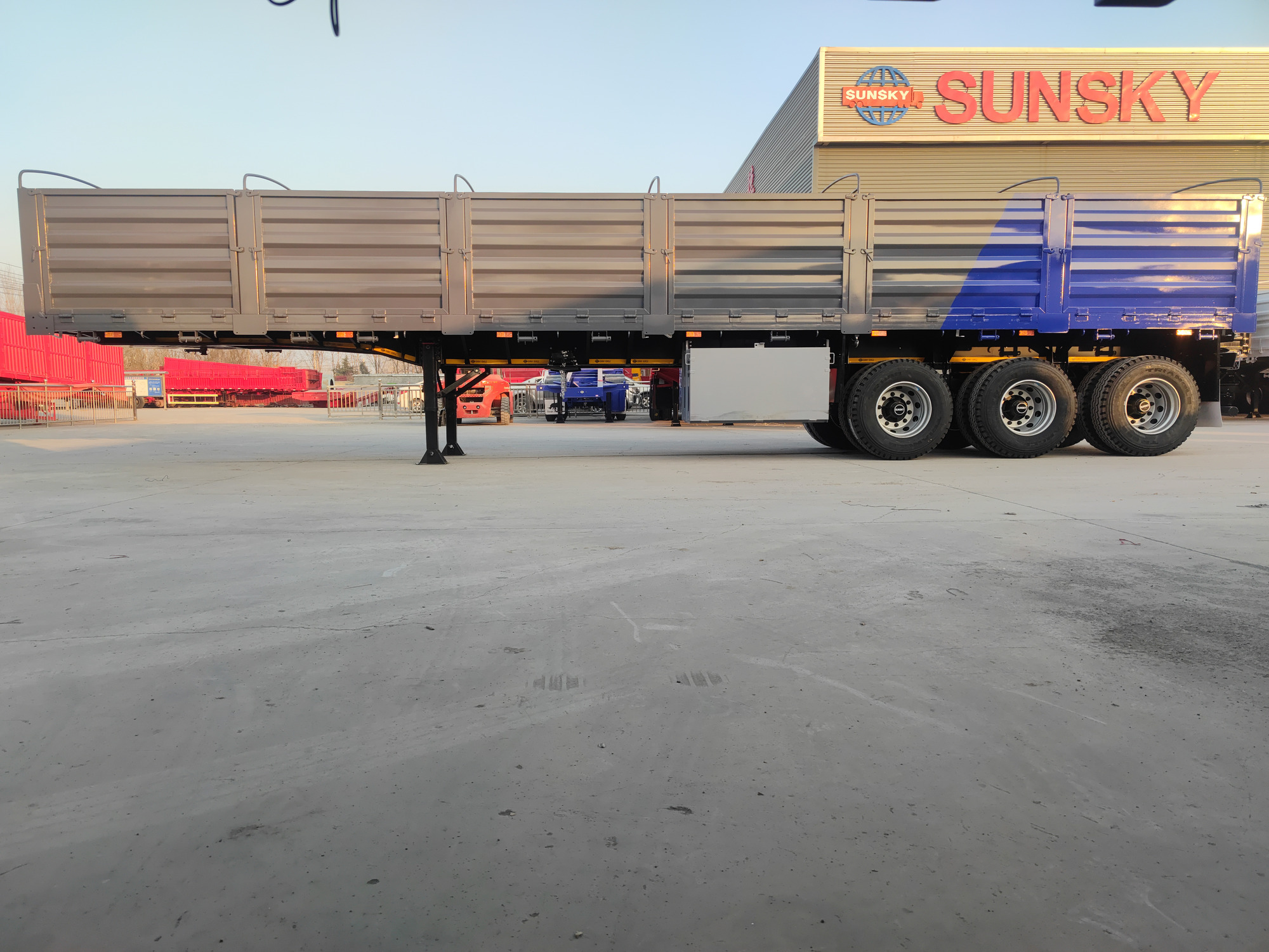 Xiamen Sunsky Vehicle Co.,Ltd - Camions SINOTRUK HOWO - air conditionné undefined: photos 1