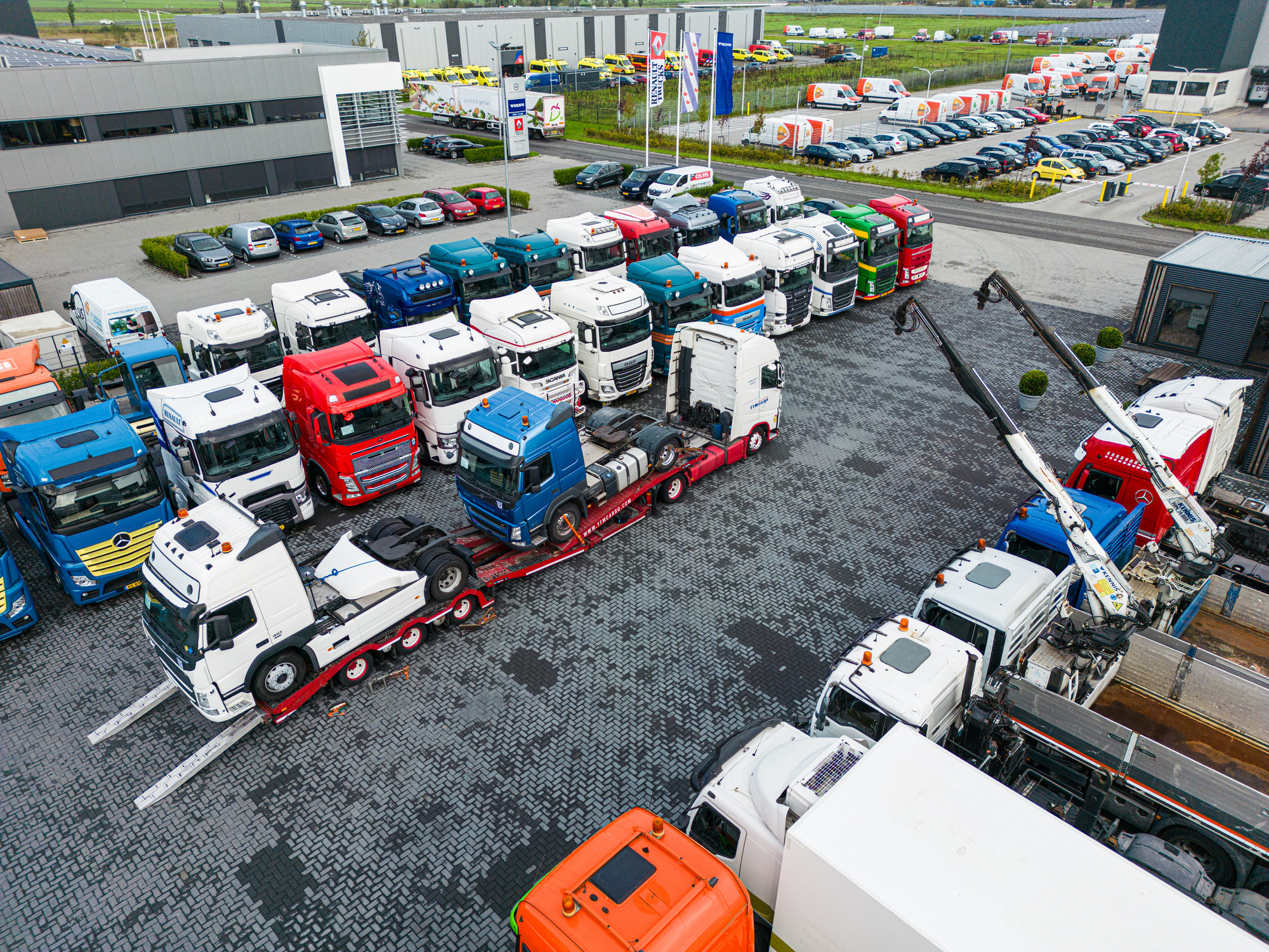 LVS Used TRUCKS - Tracteurs routiers VOLVO - Année: 2011 undefined: photos 3