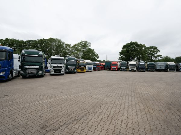 Hesselink Trucks B.V. undefined: photos 5