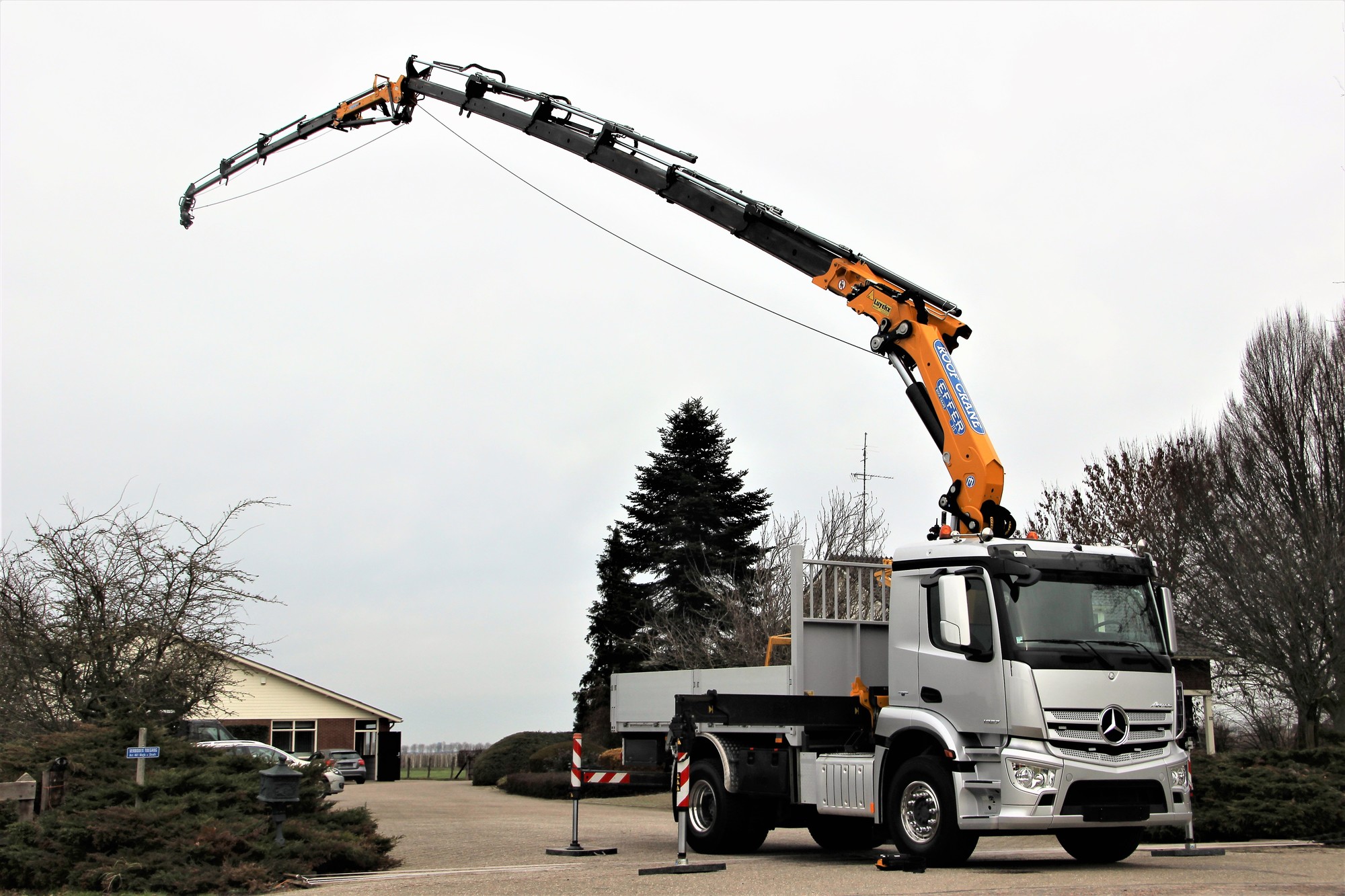 Handelshuis Deko BV - Véhicules utilitaires MERCEDES-BENZ undefined: photos 2
