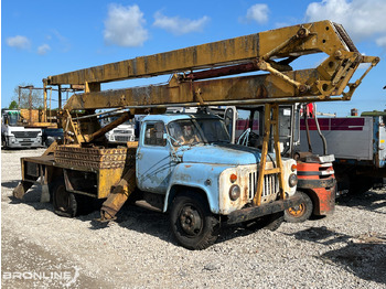 Camion avec nacelle