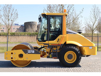 Compacteur VOLVO SD75B