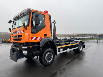 Camion ampliroll IVECO Trakker