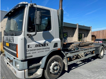 Camion porte-conteneur/ Caisse mobile DAF 65 210