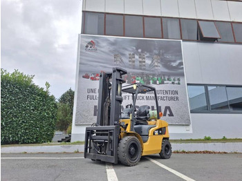 Chariot élévateur à gaz CATERPILLAR GP