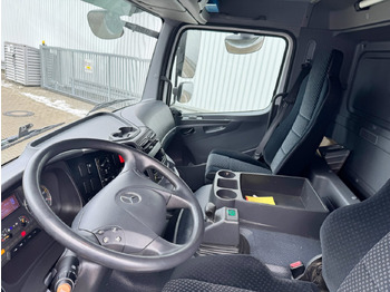 Photo d'intérieur 2: Camion fourgon Mercedes-Benz Axor 1833 L 4x2 Axor 1833 L 4x2, Getränkekoffer