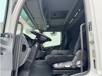 Photo d'intérieur 1: Camion fourgon Mercedes-Benz Axor 1833 L 4x2 Axor 1833 L 4x2, Getränkekoffer