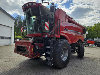 Moissonneuse-batteuse CASE IH