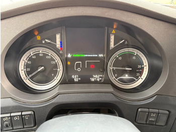 Tracteur routier DAF XF 106.460 XF460 4X2 Spacecab / 2 beds / Hydraulics / alcoa / full spoilers / ADR: photos 4 Tracteur routier DAF XF 106.460 XF460 4X2 Spacecab / 2 beds / Hydraulics / alcoa / full spoilers / ADR: photos 4