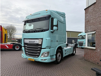 Tracteur routier DAF XF 106.460 XF460 4X2 Spacecab / 2 beds / Hydraulics / alcoa / full spoilers / ADR: photos 2 Tracteur routier DAF XF 106.460 XF460 4X2 Spacecab / 2 beds / Hydraulics / alcoa / full spoilers / ADR: photos 2