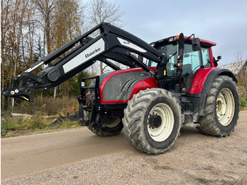 Tracteur agricole VALTRA T202