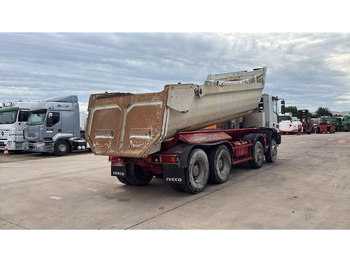 Iveco EUROTRAKKER 320 E 35 (GRAND PONT / LAMES / POMPE MANUELLE / 8X4 / CURSOR 8) - crédit-bail Iveco EUROTRAKKER 320 E 35 (GRAND PONT / LAMES / POMPE MANUELLE / 8X4 / CURSOR 8): photos 5