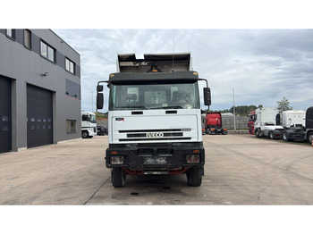 Iveco EUROTRAKKER 320 E 35 (GRAND PONT / LAMES / POMPE MANUELLE / 8X4 / CURSOR 8) - crédit-bail Iveco EUROTRAKKER 320 E 35 (GRAND PONT / LAMES / POMPE MANUELLE / 8X4 / CURSOR 8): photos 2