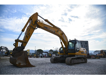 CASE CX240B - crédit-bail CASE CX240B: photos 1