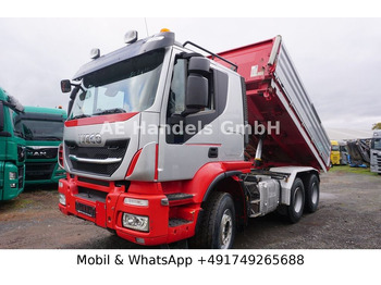 Camion porte-conteneur/ Caisse mobile IVECO Trakker
