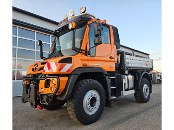Camion benne UNIMOG