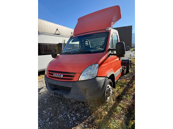 Tracteur routier IVECO Daily