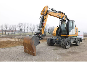 Pelle sur pneus LIEBHERR A 916