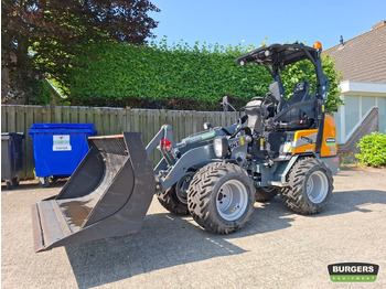 Chargeuse compacte sur chenilles GIANT
