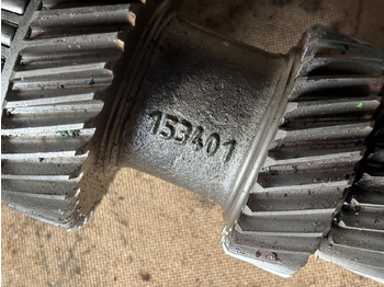 Demi arbre pour Machine agricole John Deere 6120 6220 Wał Napędowy L153401: photos 4