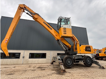 Pelle de manutention LIEBHERR