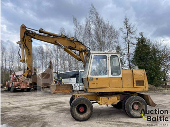Pelle sur pneus LIEBHERR A 900
